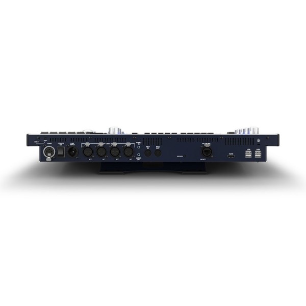 MagicQ MQ50 console luci compatta, 8 universi, 4 uscite dirette DMX 512, 10 Playback faders