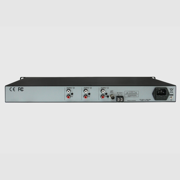 Radio con 3 sintonizzatori stereo DAB/FM RDS indipendenti, fino a 3x40 preset, 3 uscite RCA