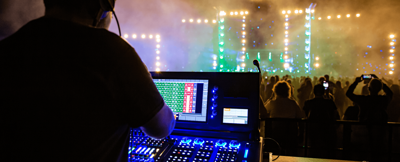 CHAMSYS ILLUMINA LO SHOW  DI DEEJAY TIME AL NAMELESS FESTIVAL CON LA MQ250M STADIUM